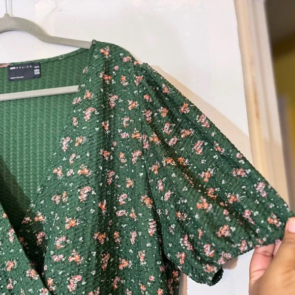 ASOS Design Curve Textured Faux Wrap Mini Dress With Peplum - Picture 11 of 14